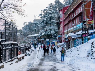 October to February: This is again a popular season for Shimla for people who are looking for snow, which typically falls between December and February. This is the time skiing and ice skating take off. The average temperature during this season is around 8°C and goes down to -2°C.